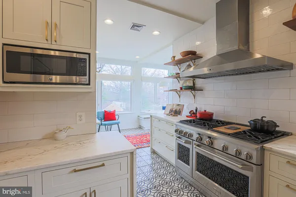 $825,000 | 2210 Sulgrave Avenue, Baltimore, MD 21209
