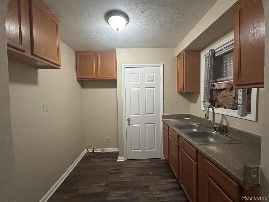 16824 Rutherford Street Detroit, MI 48235 - Photo 2 of 25