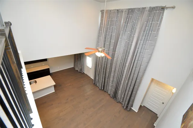 a view of livingroom with furniture