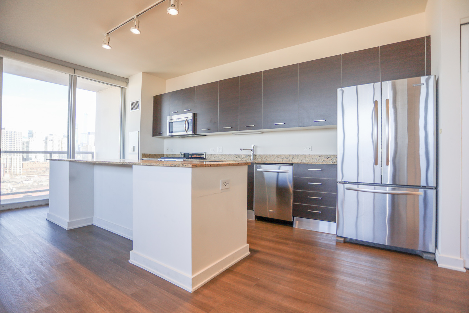 910 West Huron Street, Unit 915 Chicago, IL 60642 - Photo 3 of 23
