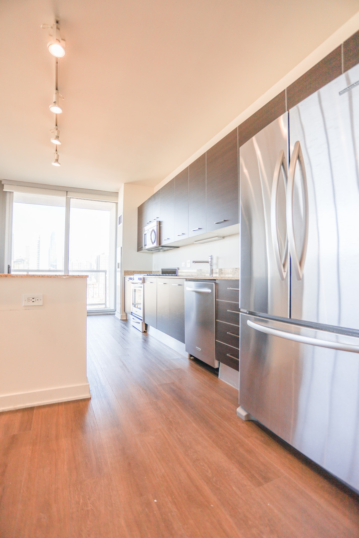 910 West Huron Street, Unit 915 Chicago, IL 60642 - Photo 5 of 23
