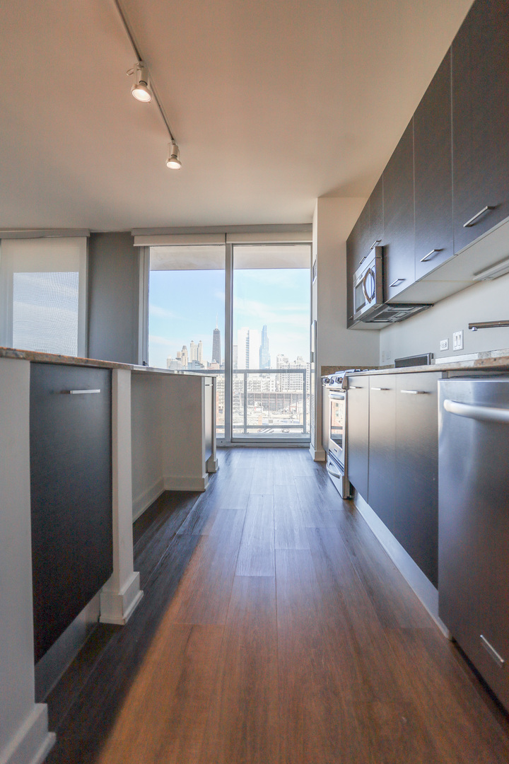 910 West Huron Street, Unit 915 Chicago, IL 60642 - Photo 6 of 23