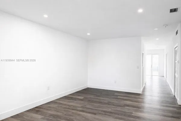 $2,400 | 17820 Northwest 73rd Avenue, Unit 1011, Hialeah, FL 33015