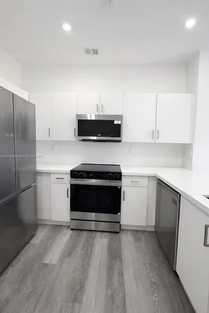 $2,400 | 17820 Northwest 73rd Avenue, Unit 1011, Hialeah, FL 33015
