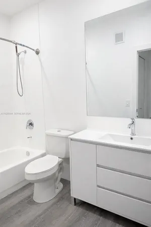 $2,400 | 17820 Northwest 73rd Avenue, Unit 1011, Hialeah, FL 33015