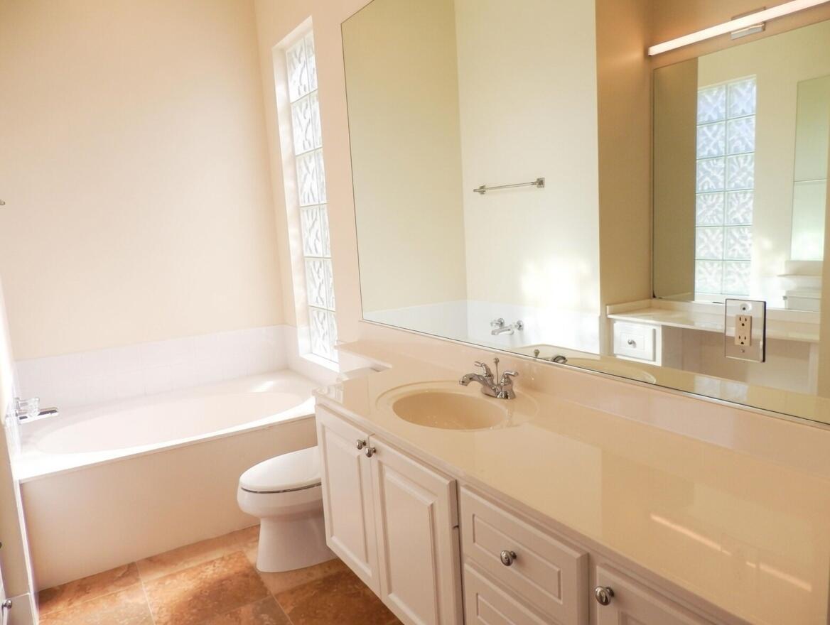 11547 Southwest Rockingham Drive Port St. Lucie, FL 34987 - Photo 16 of 45 Primary Bathroom 1 grok