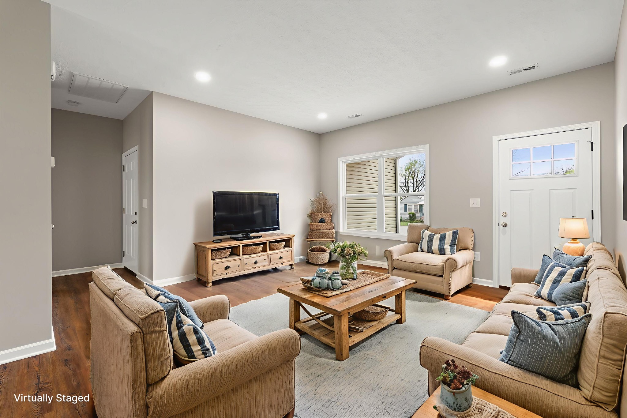 803 Shepard Street South Winchester, TN 37398 - Photo 4 of 33 a living room with furniture and a flat screen tv