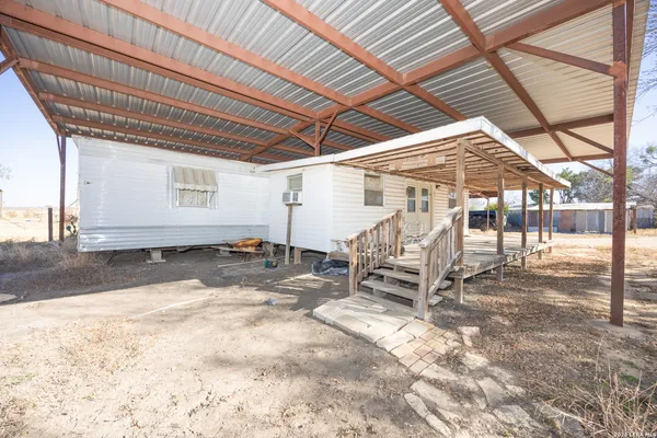 $240,000 | 4919 County Road 545, Devine, TX 78016
