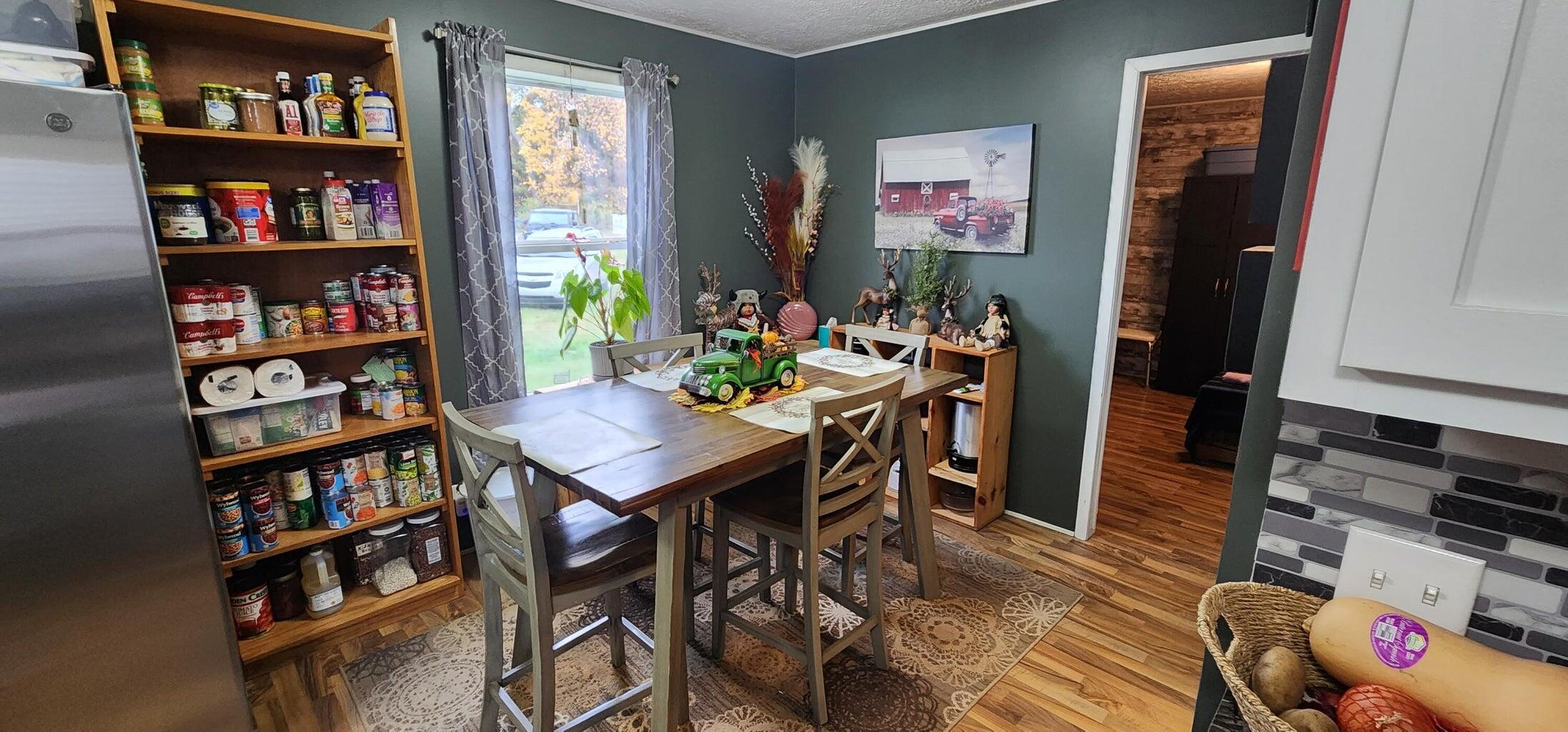 7911 South Derby Road Sheridan, MI 48884 - Photo 5 of 11 Dinning Room