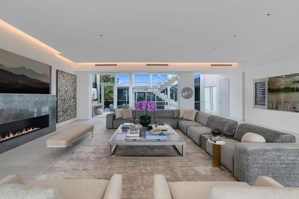 $24,990,000 | 7815 Atlantic Way, Miami Beach, FL 33141