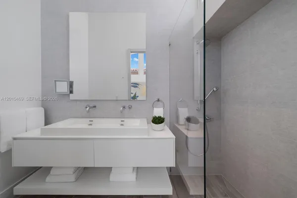 $24,990,000 | 7815 Atlantic Way, Miami Beach, FL 33141