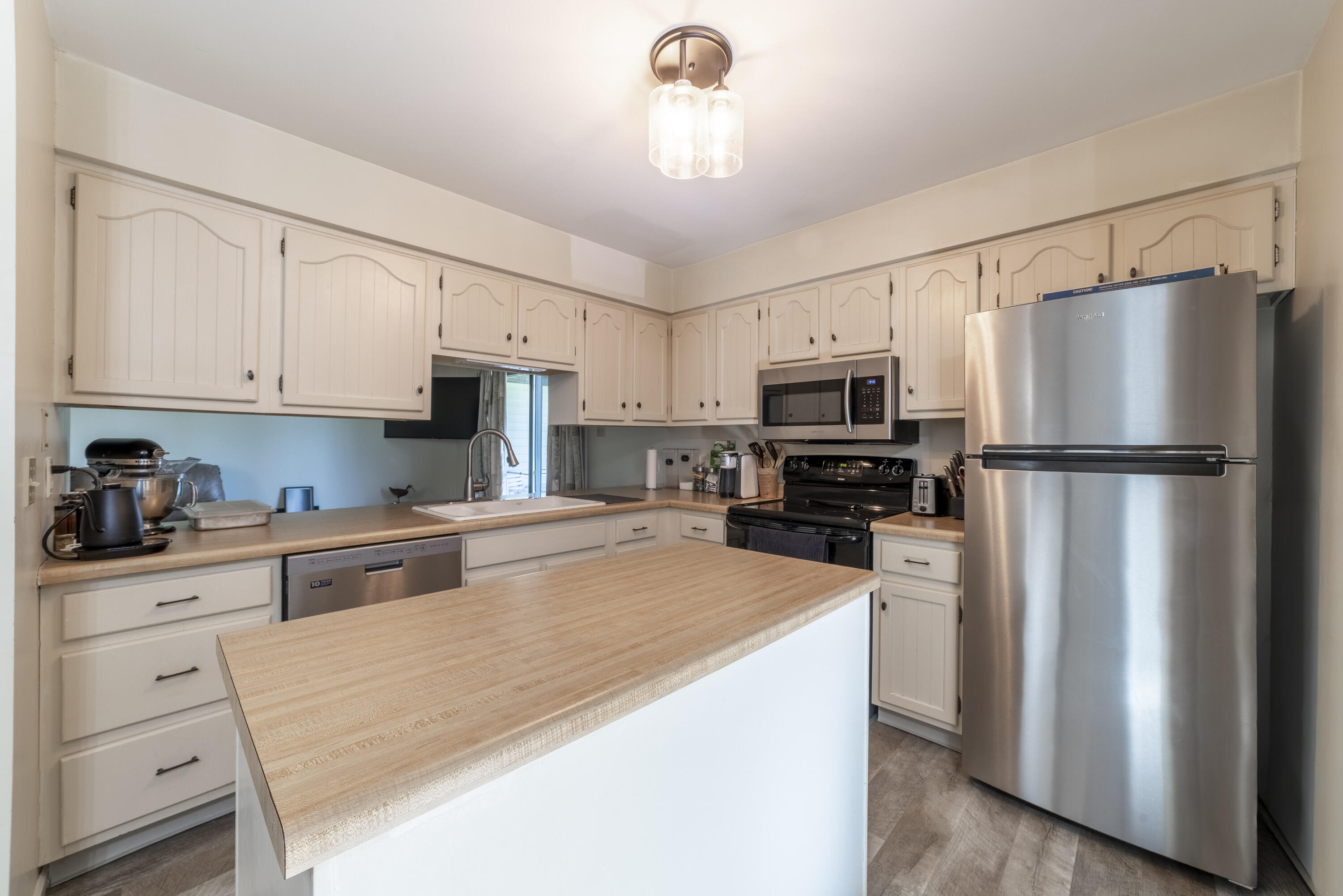 1193 Millpond Road Valparaiso, IN 46385 - Photo 11 of 20 3000x2001