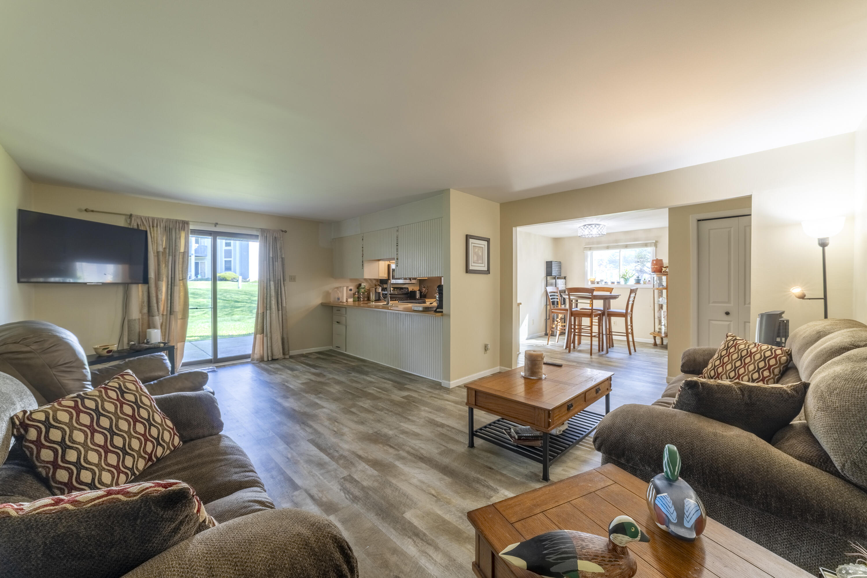 1193 Millpond Road Valparaiso, IN 46385 - Photo 2 of 20 3000x2001