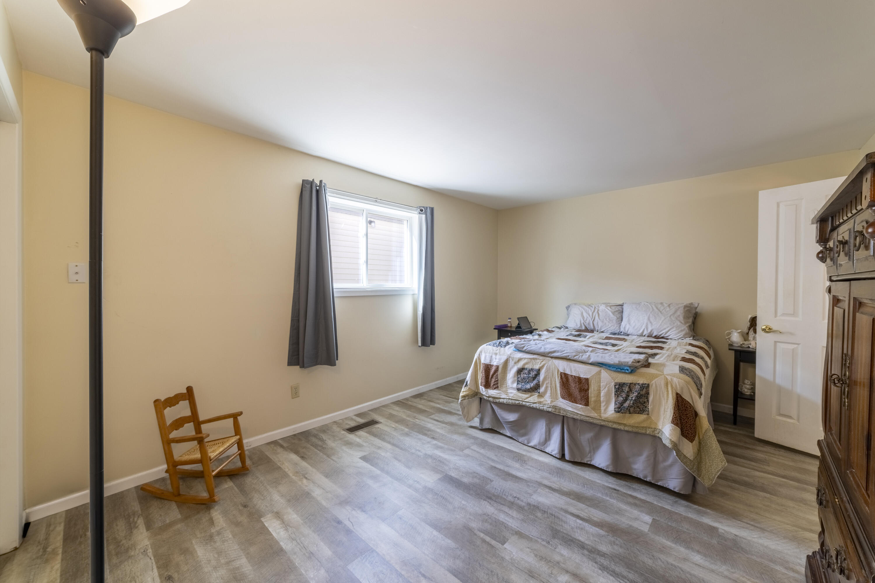 1193 Millpond Road Valparaiso, IN 46385 - Photo 4 of 20 3000x2001