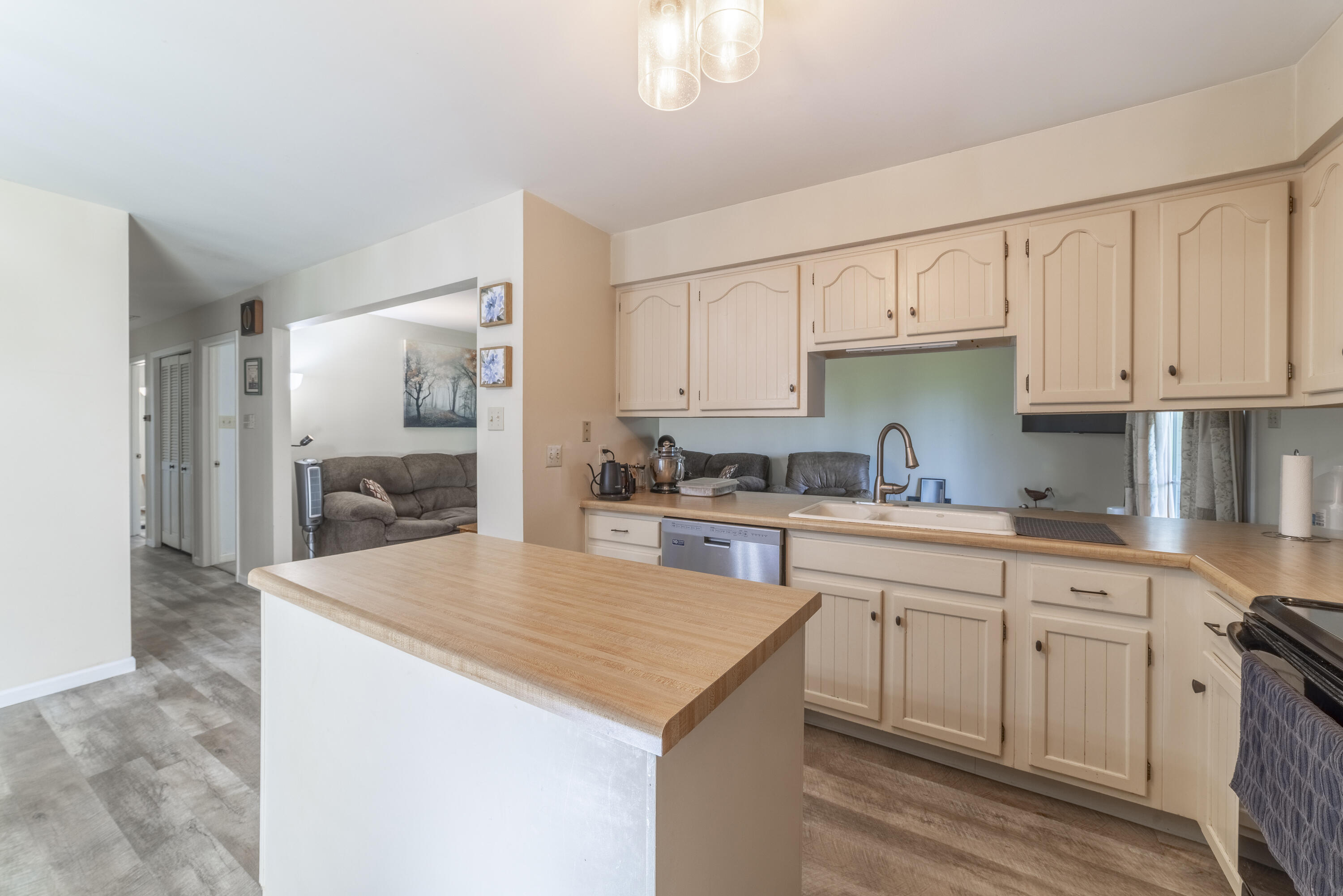 1193 Millpond Road Valparaiso, IN 46385 - Photo 9 of 20 3000x2001