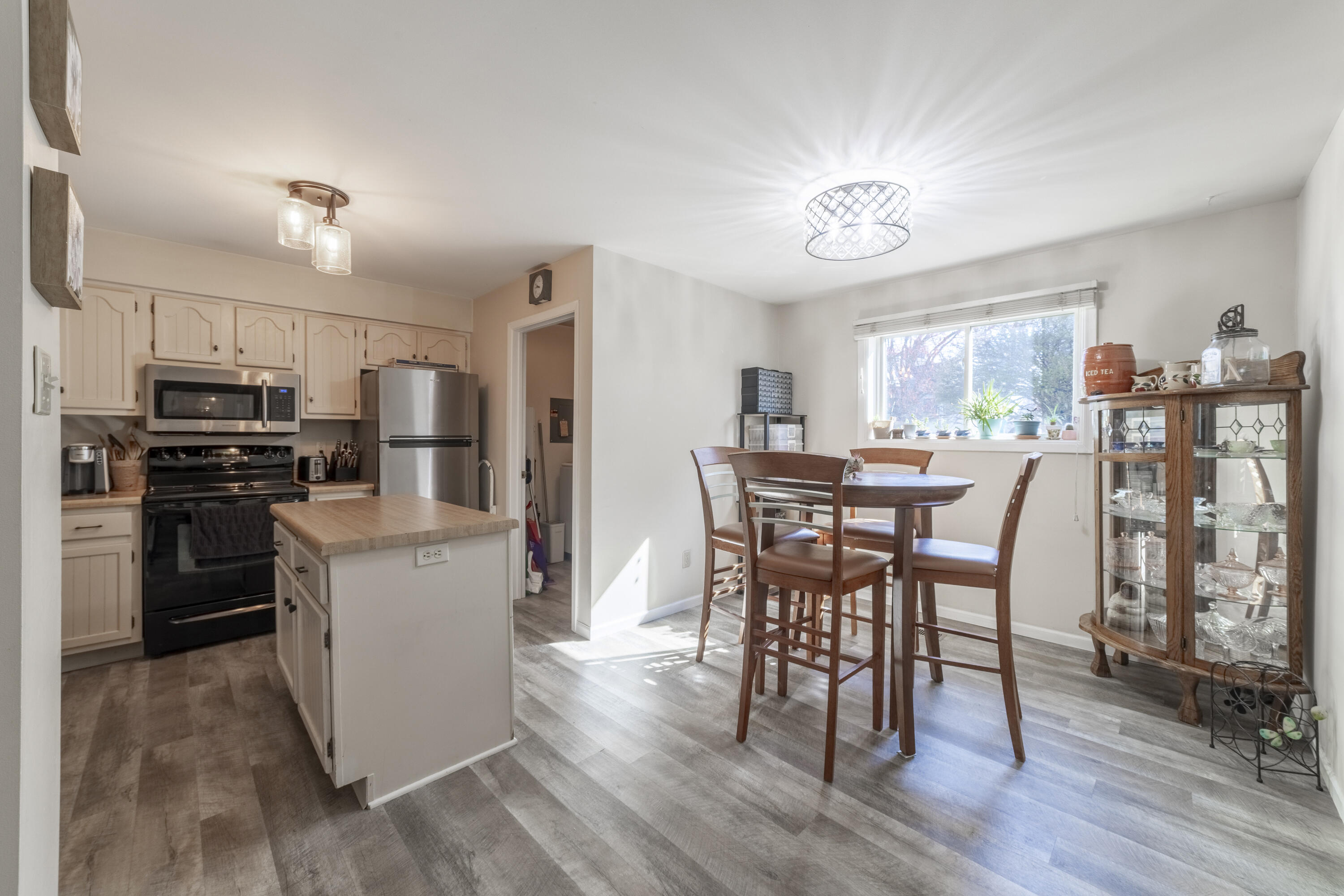 1193 Millpond Road Valparaiso, IN 46385 - Photo 10 of 20 3000x2001