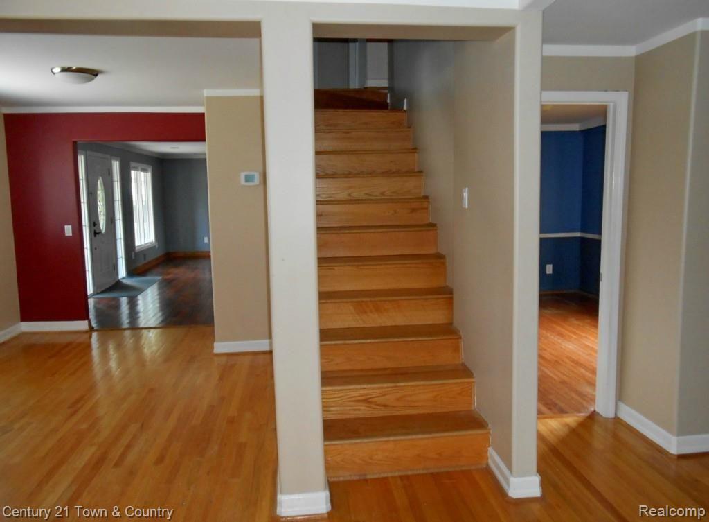 2443 Gerald Avenue Rochester, MI 48307 - Photo 27 of 56 Stairs 2.jpg