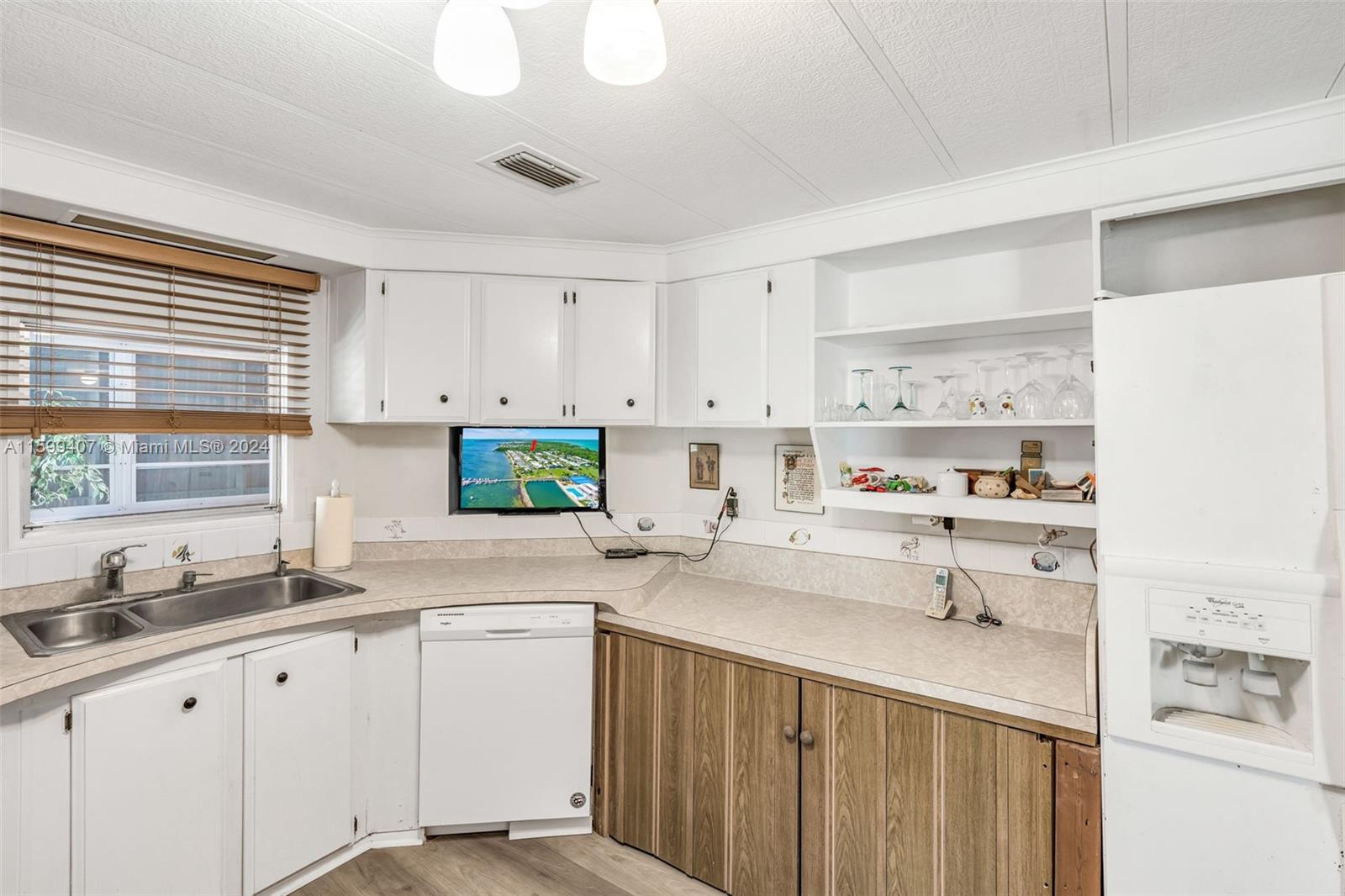930 South Silver Circle Key Largo, FL 33037 - Photo 9 of 38 Gallery Image 9