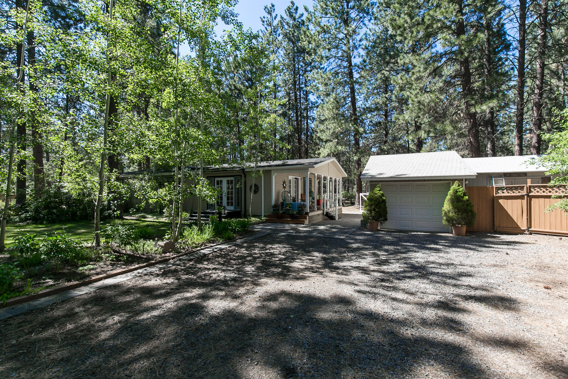 19270 Apache Road Bend, OR 97702 - Photo 27 of 31 25