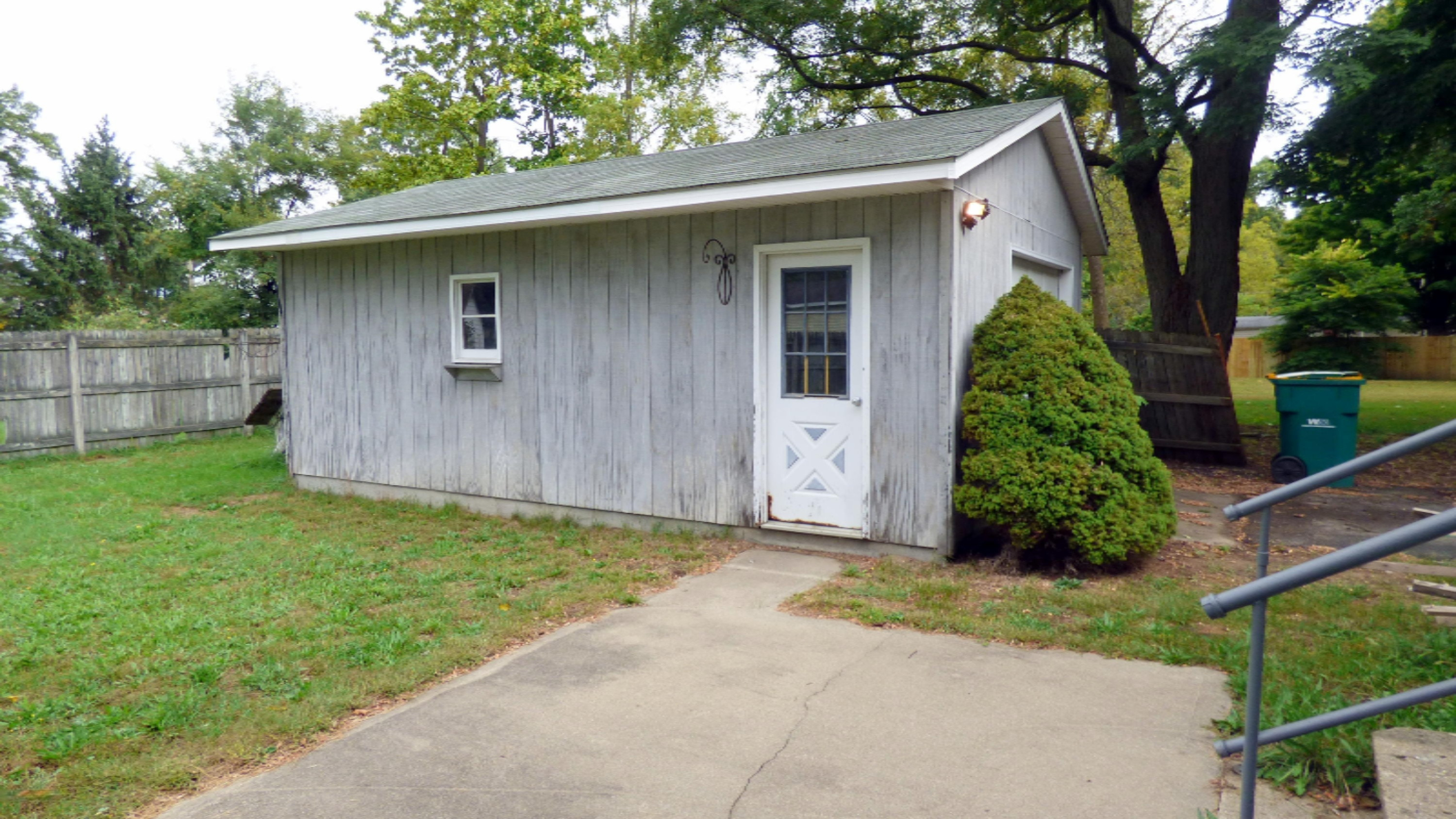 211 Prospect Street Decatur, MI 49045 - Photo 8 of 17 Garage