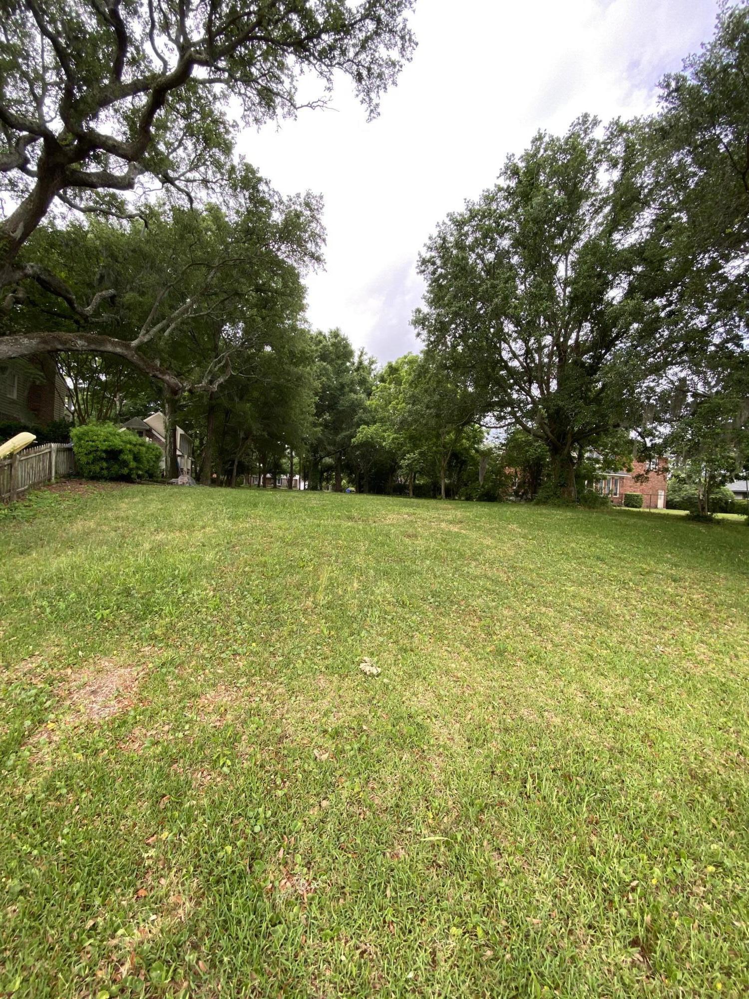 746 Clearview Drive Charleston, SC 29412 - Photo 2 of 5 DB86C5A2-B6F4-4716-B7D3-5DBED70576AE