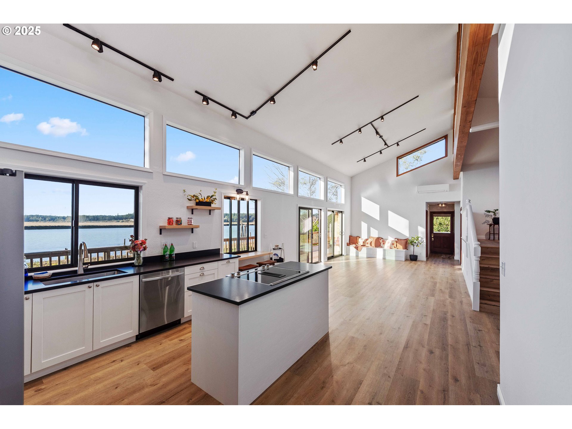 57555 Parkersburg Road Bandon, OR 97411 - Photo 7 of 48