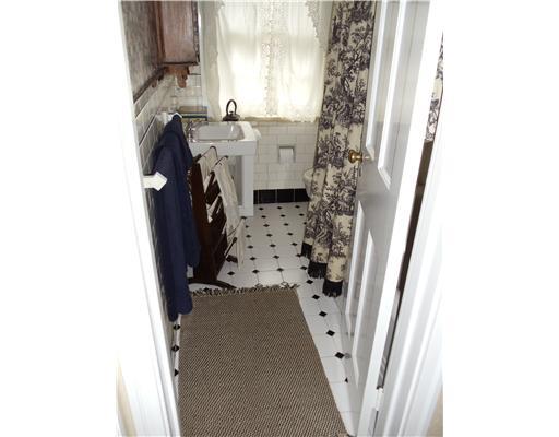 619 Olympia Road Pittsburgh, PA 15211 - Photo 6 of 18 Full Bath.
