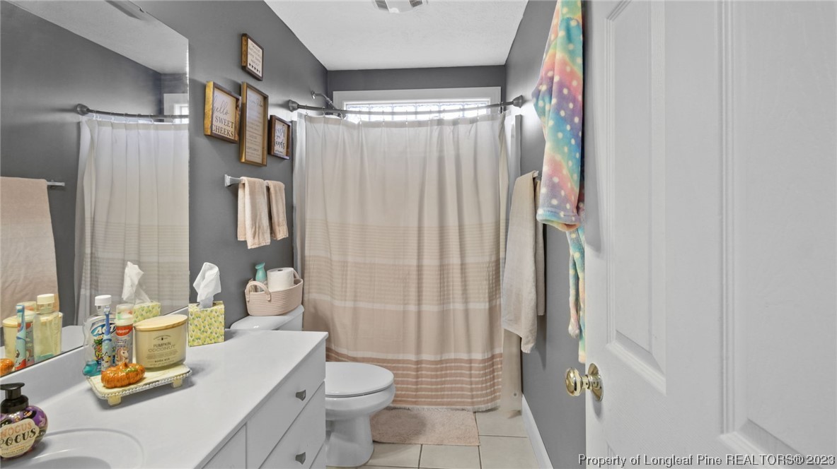 185 Russet Court Carthage, NC 28327 - Photo 17 of 32 a bathroom with a sink toilet and shower