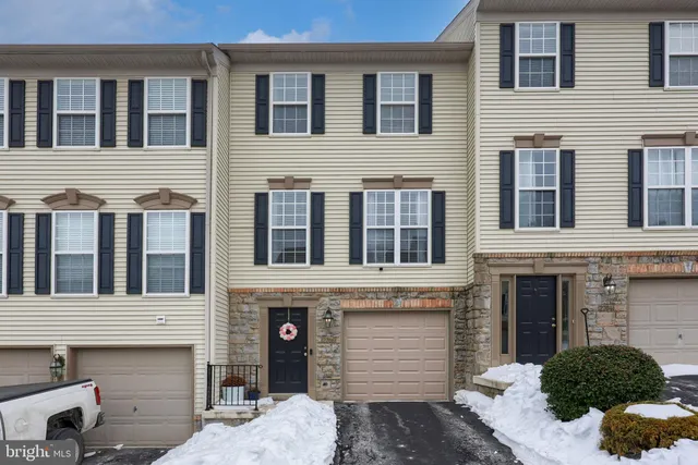 $239,900 | 2706 Equestrian Drive, York, PA 17402