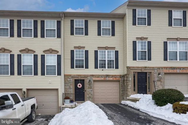 $239,900 | 2706 Equestrian Drive, York, PA 17402