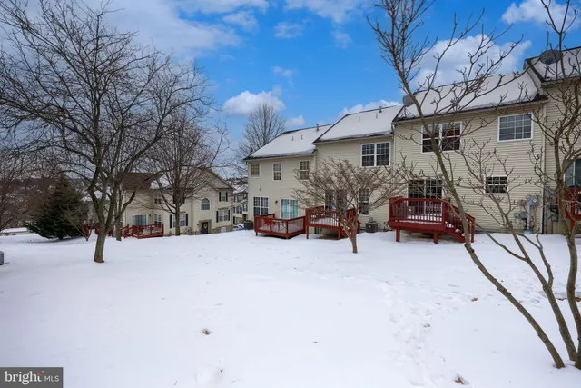 $239,900 | 2706 Equestrian Drive, York, PA 17402