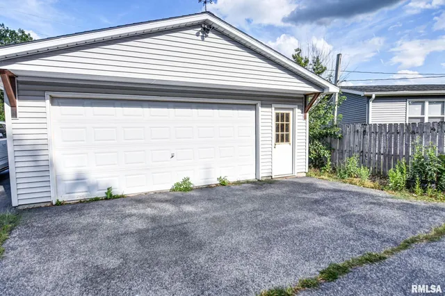 $149,900 | 1553 South Shumway Street, Taylorville, IL 62568