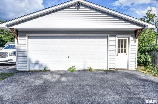 $149,900 | 1553 South Shumway Street, Taylorville, IL 62568