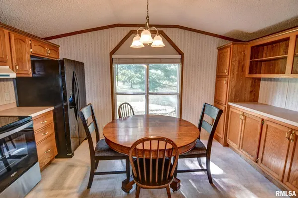 $145,000 | 1553 South Shumway Street, Taylorville, IL 62568