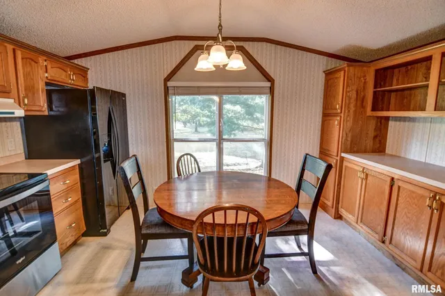 $149,900 | 1553 South Shumway Street, Taylorville, IL 62568