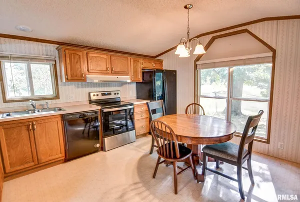 $145,000 | 1553 South Shumway Street, Taylorville, IL 62568