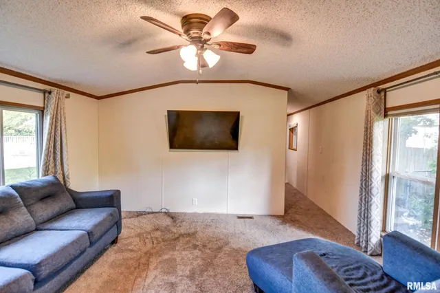 $149,900 | 1553 South Shumway Street, Taylorville, IL 62568