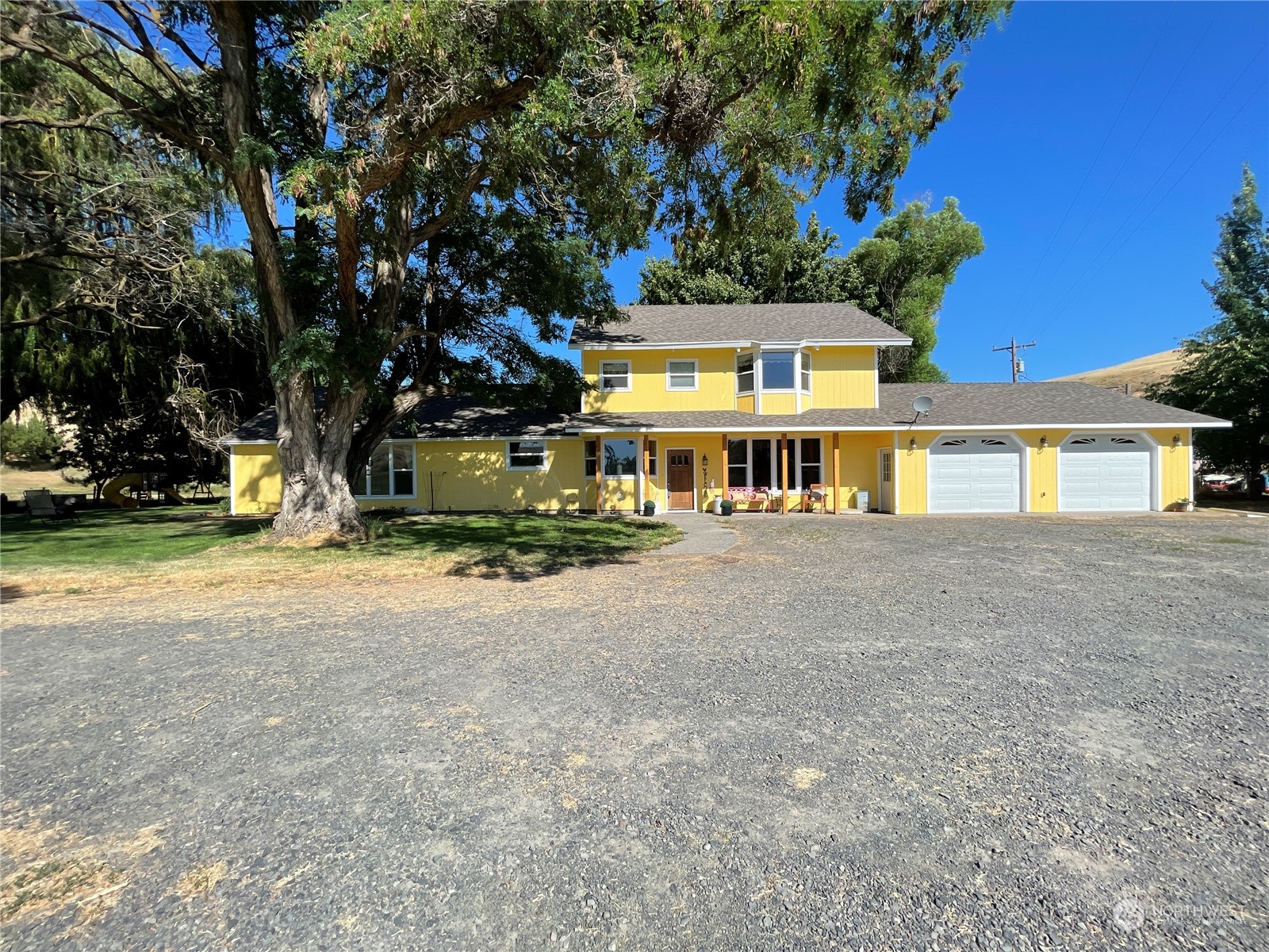 216 Tucannon Road Dayton, WA 99328 - Photo 22 of 39 front view of house with a yard
