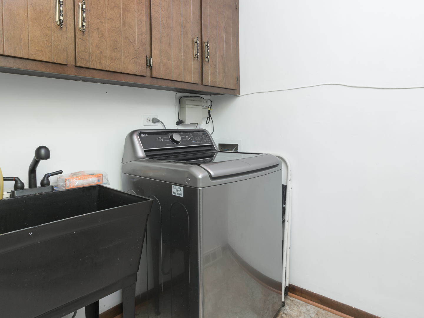 111 East Devon Avenue Bartlett, IL 60103 - Photo 15 of 20 a utility room with dryer and washer