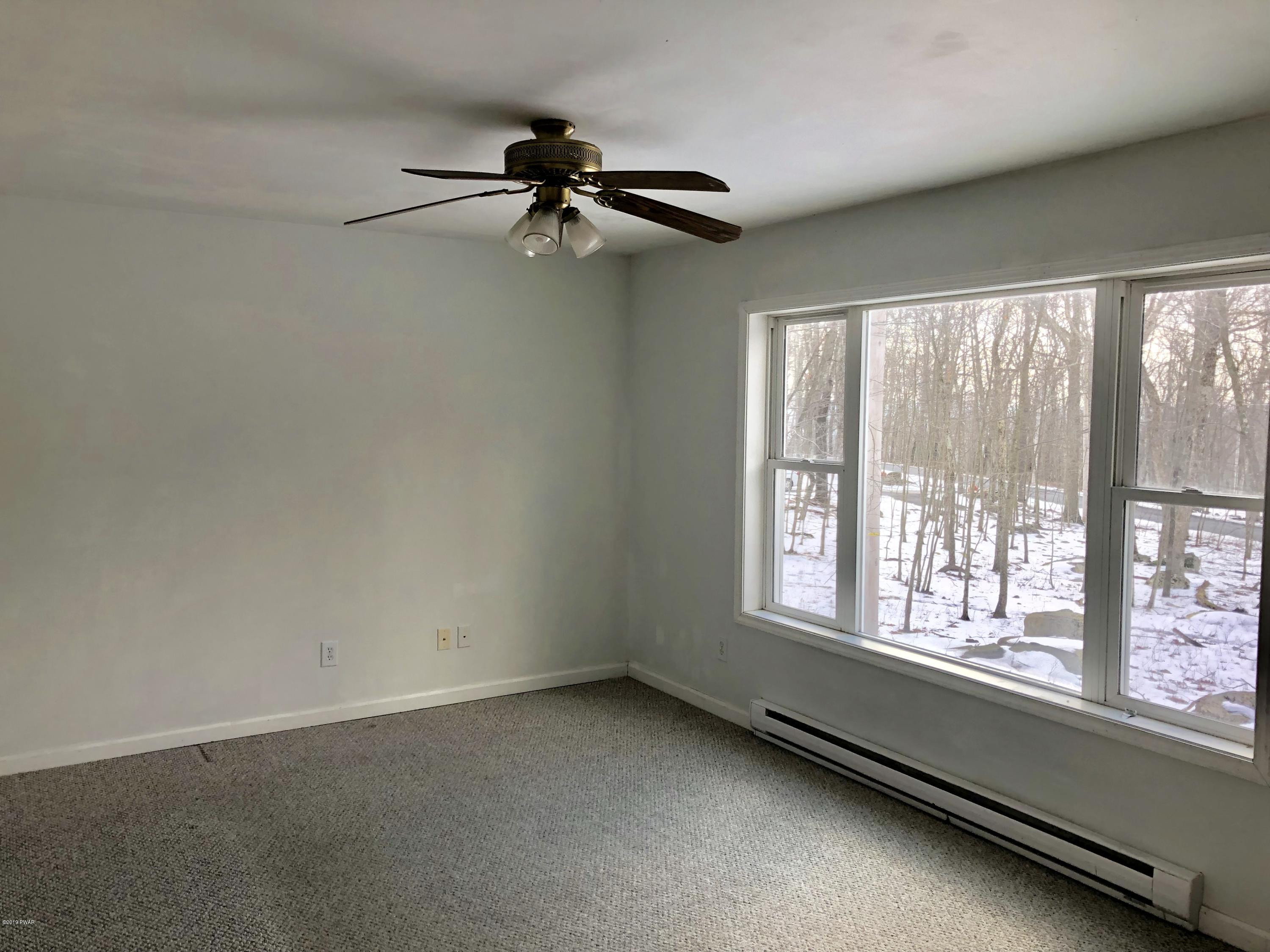 594 Woodcock Road Bushkill, PA 18324 - Photo 3 of 10