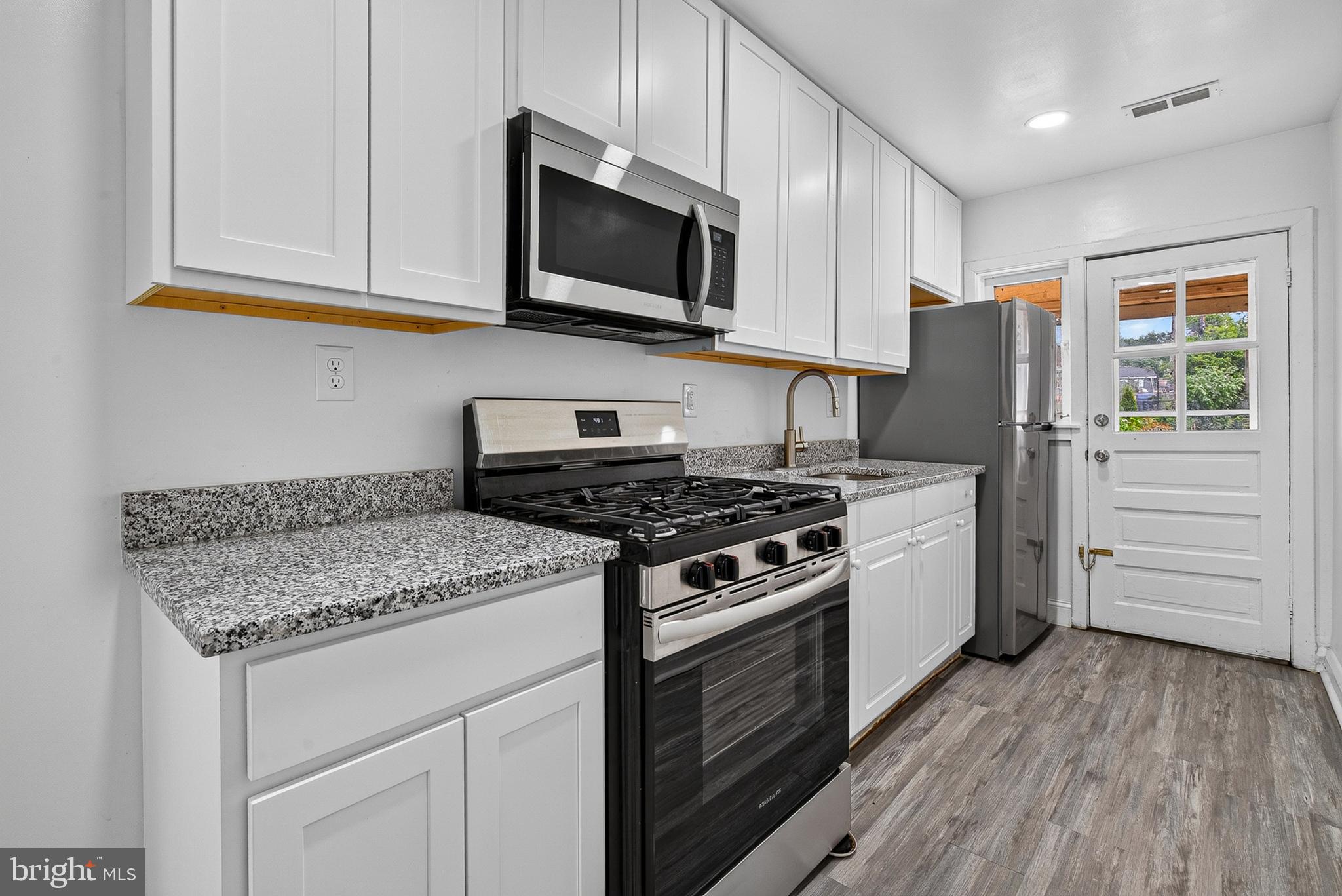 3805 8th Street Baltimore, MD 21225 - Photo 11 of 36