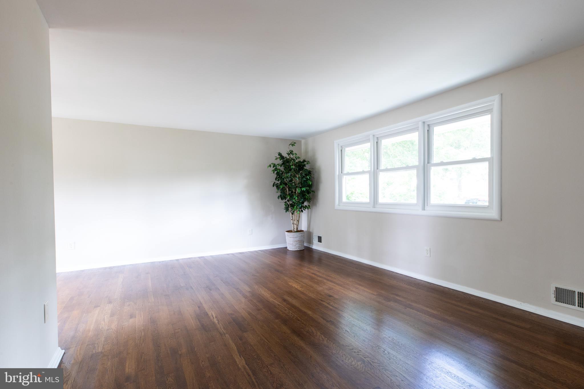 10505 Hutting Place Silver Spring, MD 20902 - Photo 7 of 27