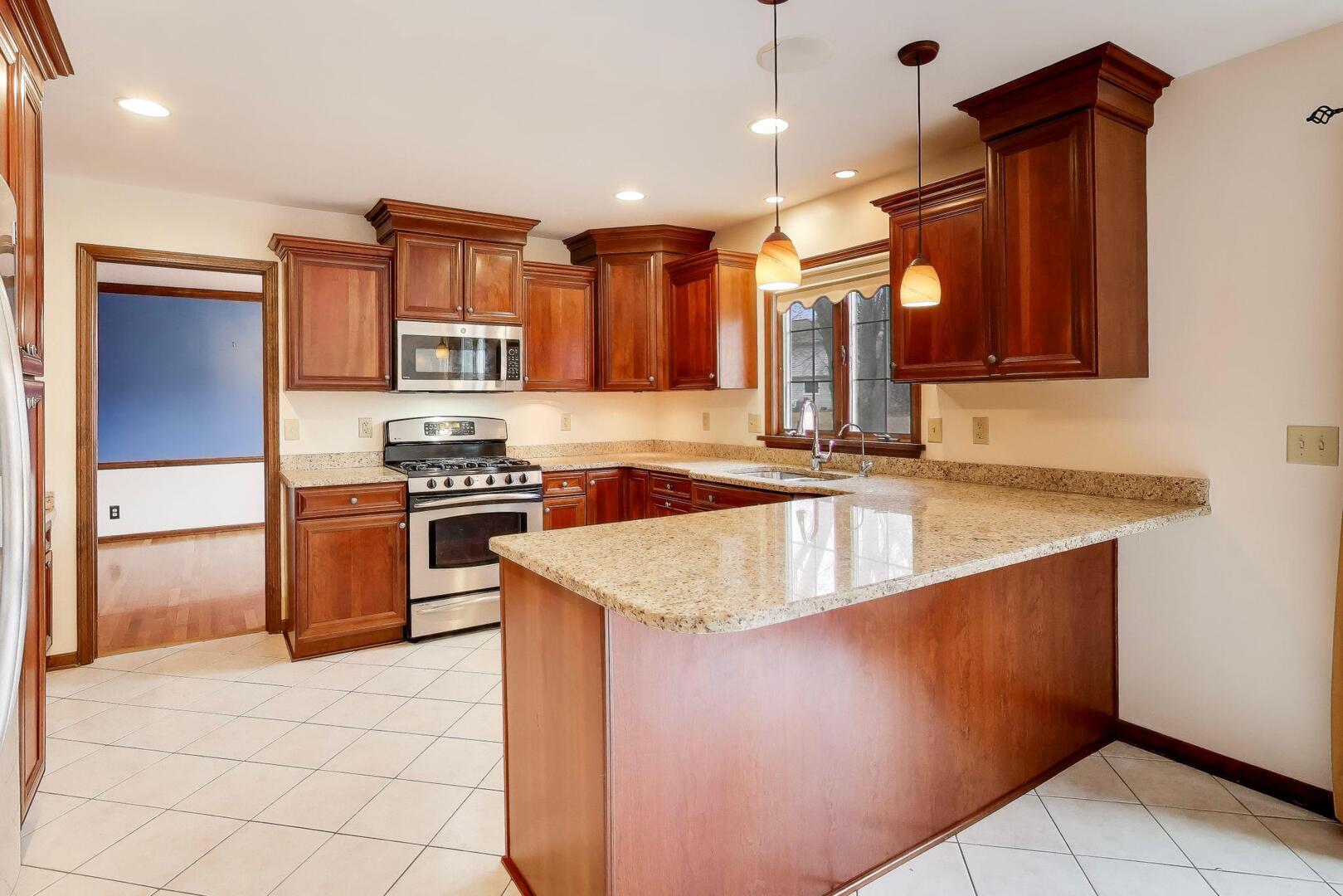 56 Winthrop New Road Sugar Grove, IL 60554 - Photo 11 of 46