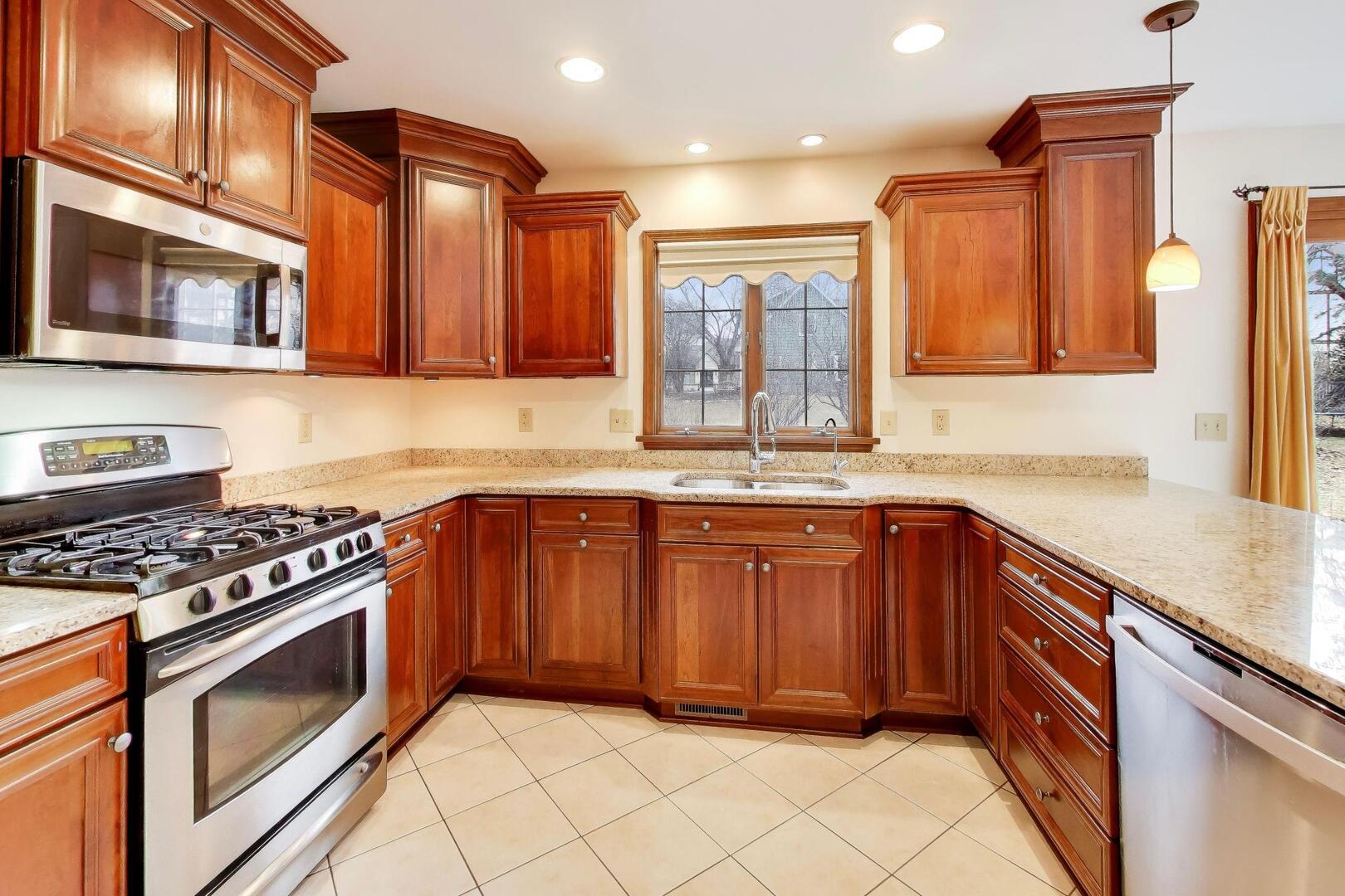 56 Winthrop New Road Sugar Grove, IL 60554 - Photo 12 of 46