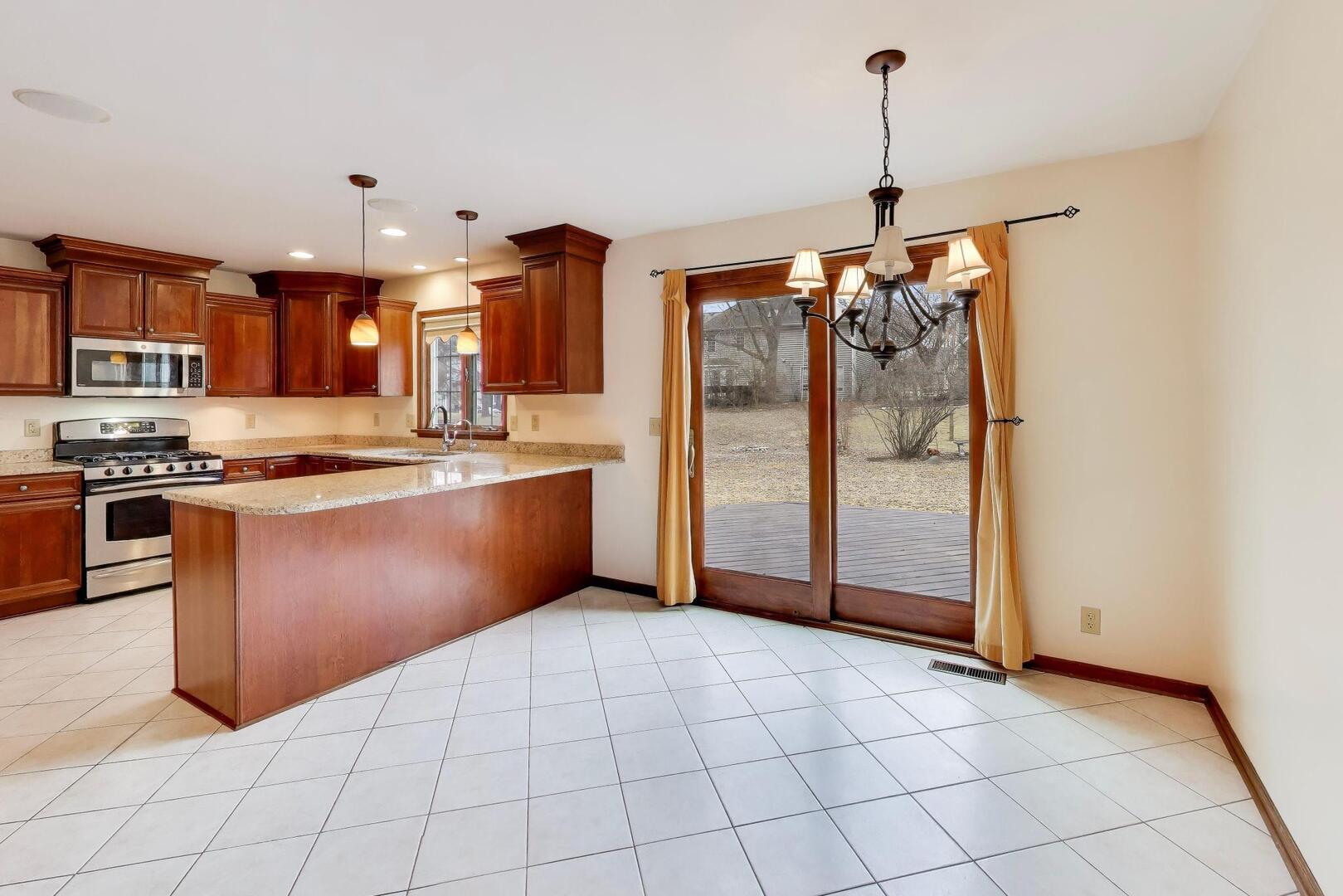 56 Winthrop New Road Sugar Grove, IL 60554 - Photo 14 of 46