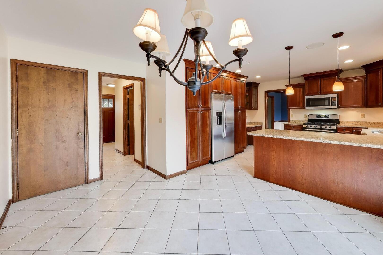 56 Winthrop New Road Sugar Grove, IL 60554 - Photo 15 of 46