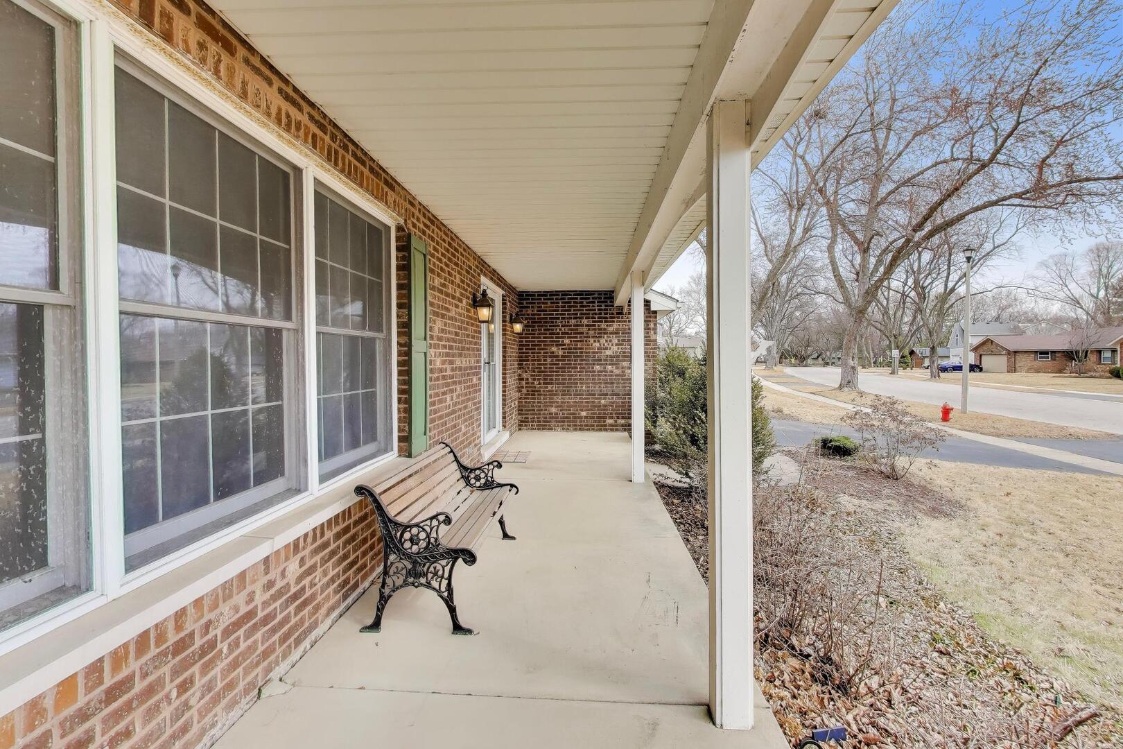 56 Winthrop New Road Sugar Grove, IL 60554 - Photo 3 of 46