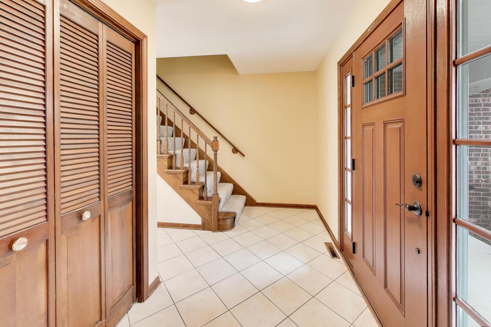 56 Winthrop New Road Sugar Grove, IL 60554 - Photo 4 of 46