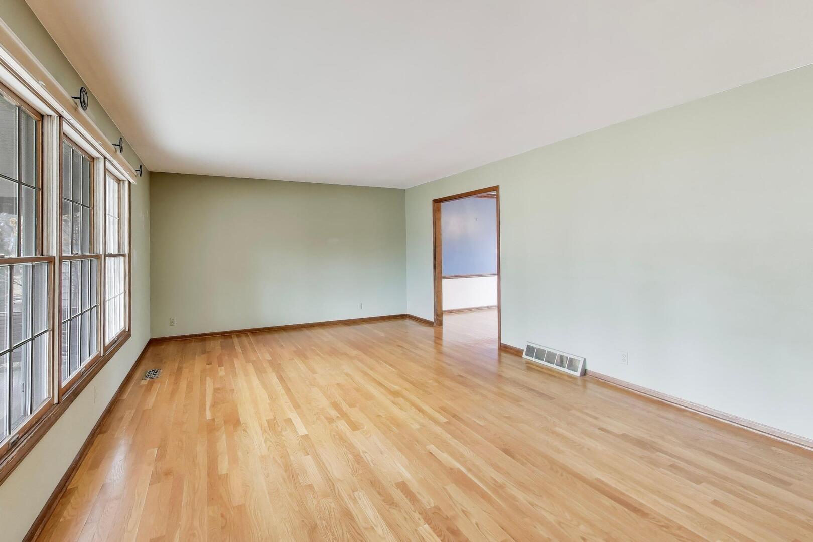 56 Winthrop New Road Sugar Grove, IL 60554 - Photo 5 of 46