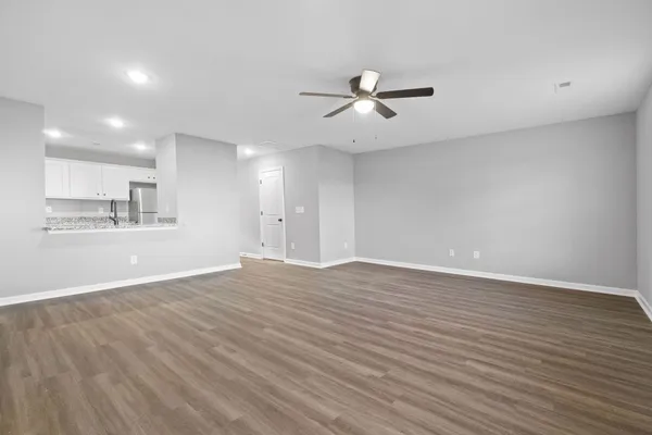 $1,549 | 2186 Peachers Mill Road, Unit B6, Clarksville, TN 37042